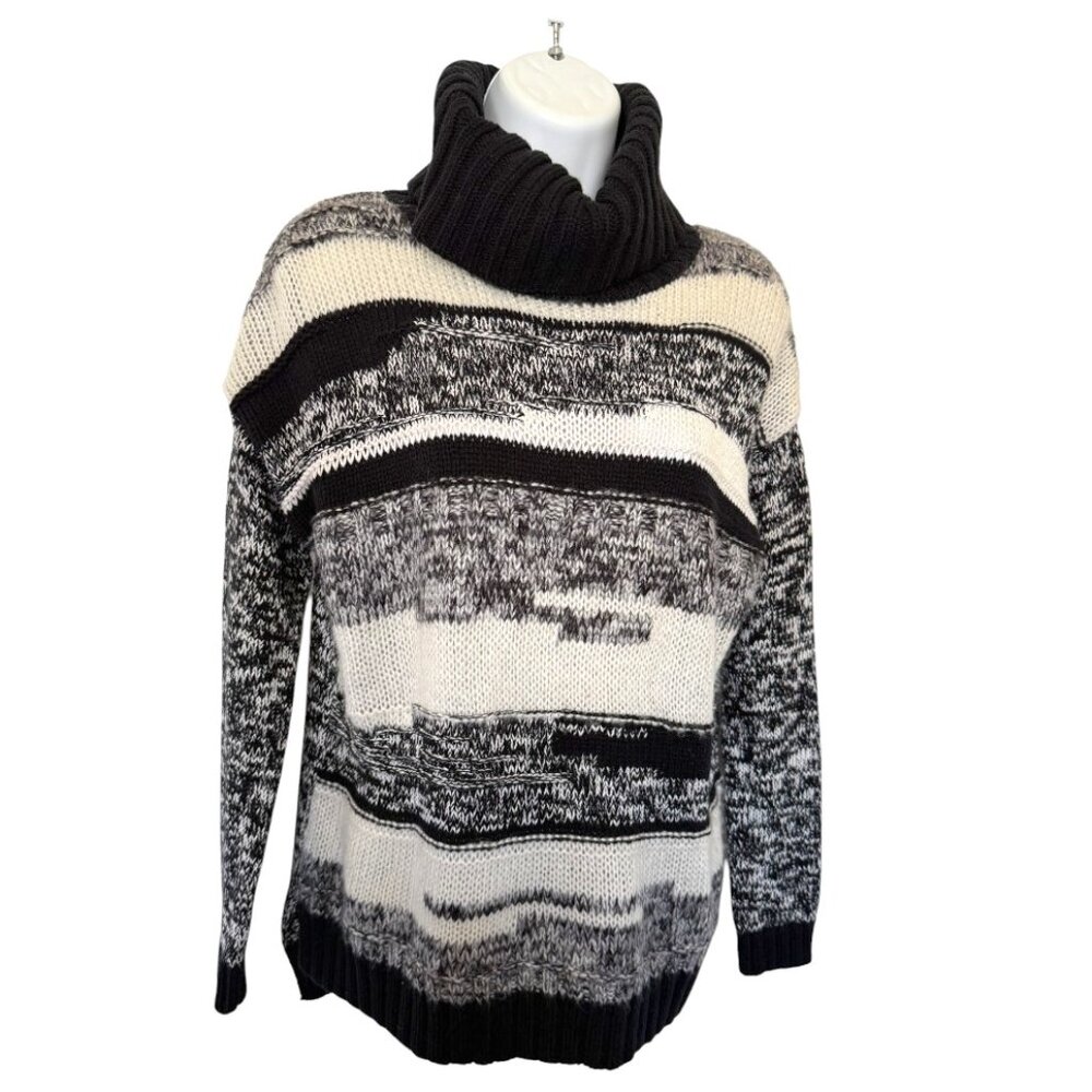 Jessica Simpson Black & White TURTLENECK SWEATER  Striped Oversize Relaxed Comfy